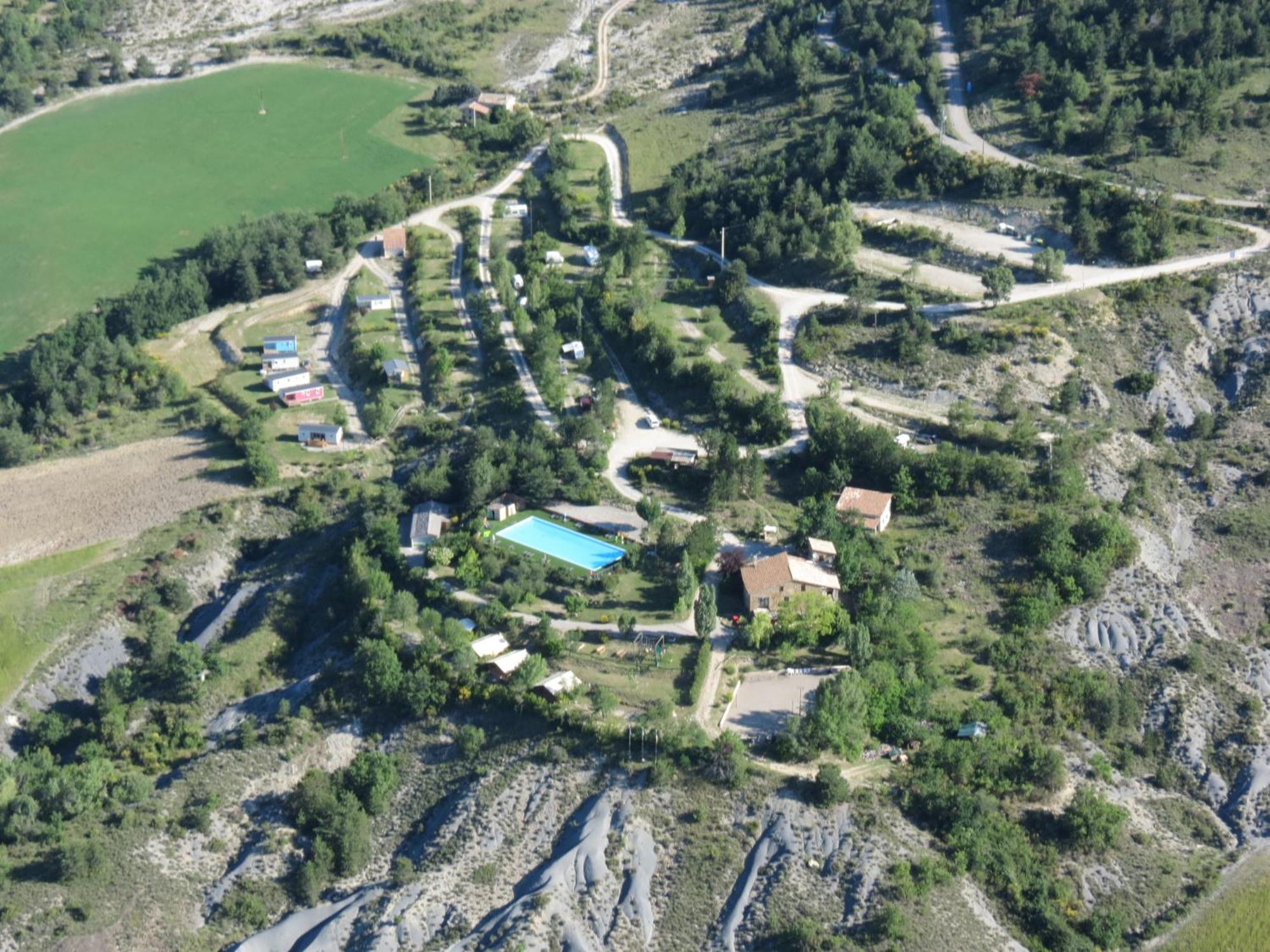 Camping Les Hauts De Rosans Екстериор снимка