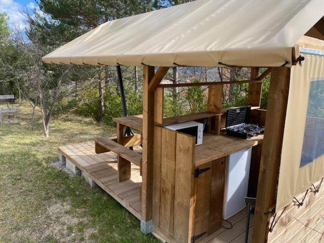 Camping Les Hauts De Rosans Екстериор снимка