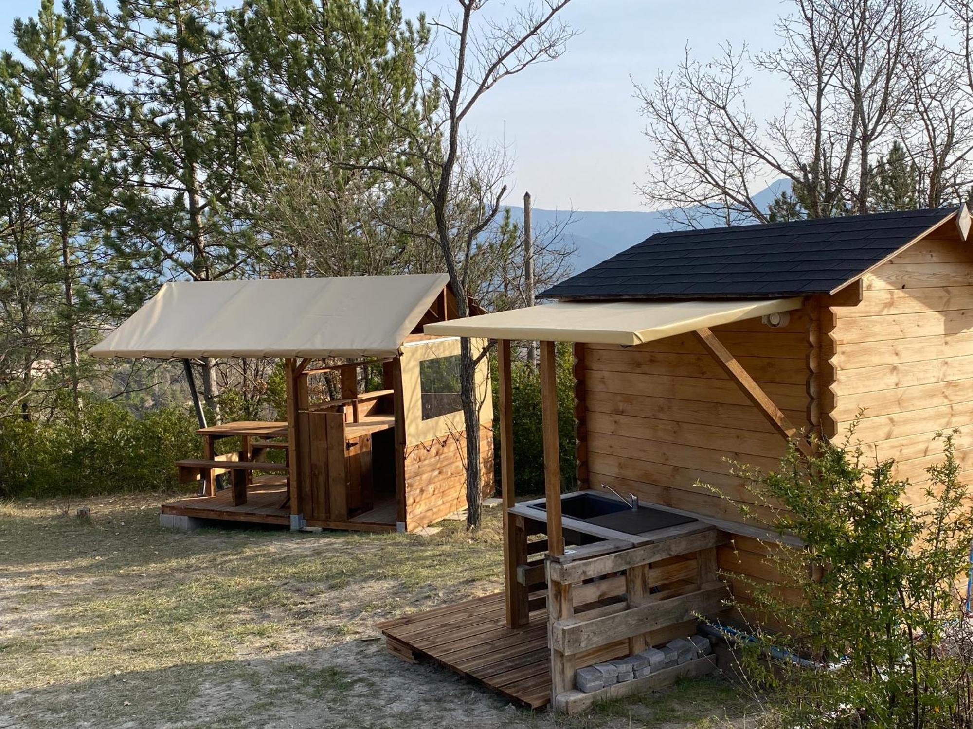 Camping Les Hauts De Rosans Екстериор снимка